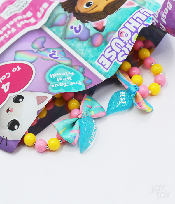 GABBY’S DOLLHOUSE BFF SURPRISE SET MIT 2 BEST FRIENDS FOREVER ARMBÄNDERN IM BLINDBACK 