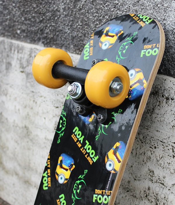 MINIONS 3 MINI SKATEBOARD AUS HOLZ 43X12X8 CM