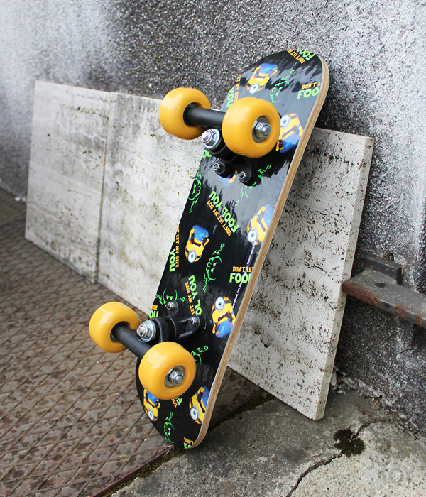 MINIONS 3 MINI SKATEBOARD AUS HOLZ 43X12X8 CM