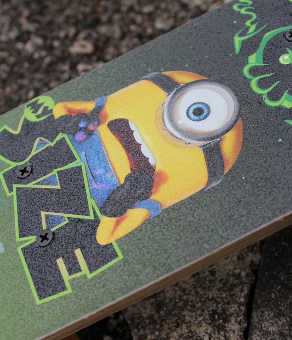 MINIONS 3 MINI SKATEBOARD AUS HOLZ 43X12X8 CM