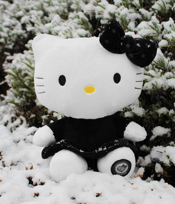 HELLO KITTY BLACK & WHITE ECO PLUSH 24 CM